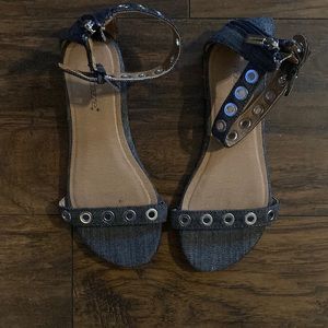 Flat sandals